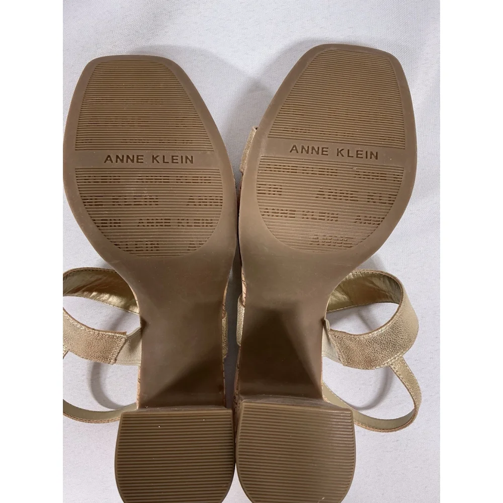 Woman’s NWOT Anne Klein Akzaya Strappy Cork Platform Sandals 10M Gold Block Heel - Picture 6 of 7